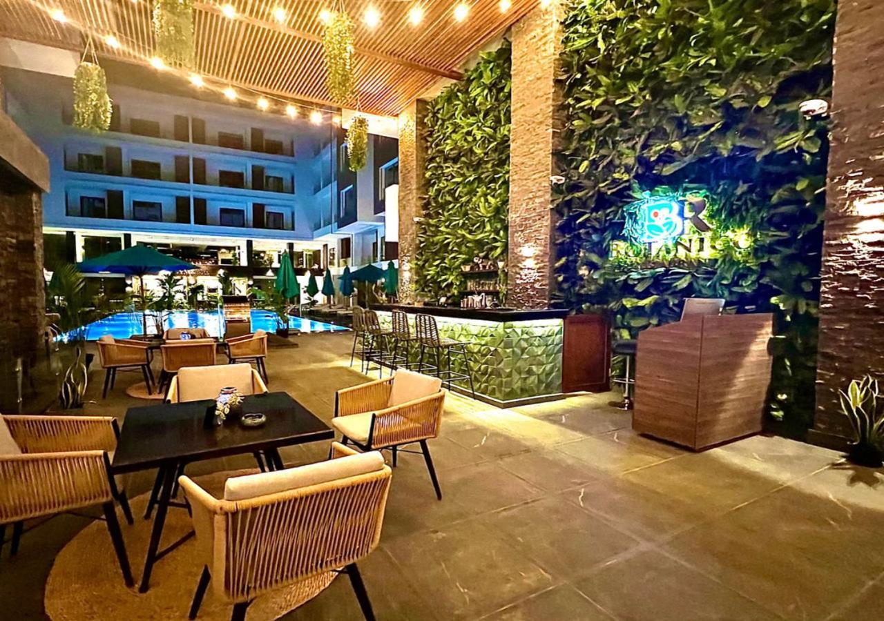 Sanctuary Sunlit Hurghada Haven With 4 Pools, Rooftop Sunsets & Gourmet Bites Steps Away Exterior foto